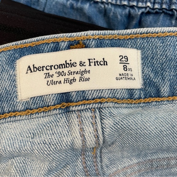 Abercrombie & Fitch 90’s Straight Ultra High Rise Light Destroy Women’s 29 Short - Picture 8 of 8